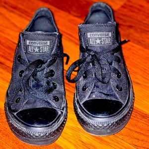 Black on black Men’s size 4 and women’s size 6 converses